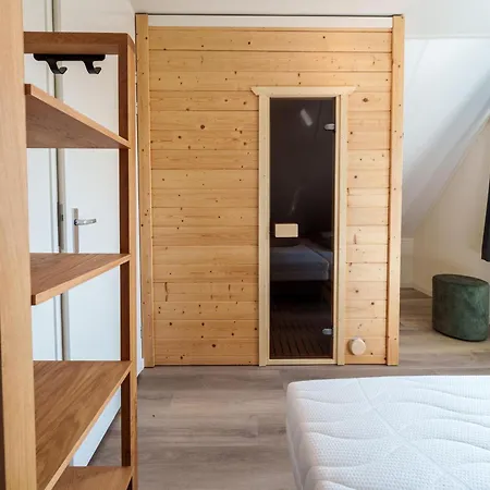 בית נופש Beautiful With Sauna Near Rotterdam